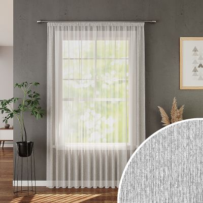 Gardine Budapest am Fenster mit Stoffdetail